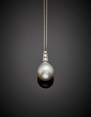 White gold diamond pendant with mm 16.80x16.60x19.70 circa pearl drop and cm 42 circa chain to hold it - Foto 1