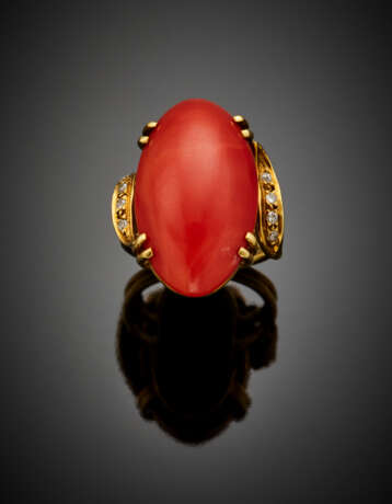 Red orange mm 23.60 x 13.80 x 6.50 circa cabochon coral yellow gold wire ring accented with small diamonds - photo 1
