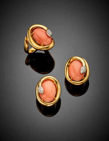 Pink coral and diamond yellow gold jewellery set comprising earrings of cm 2.40 circa and ring size 17/57 - photo 1