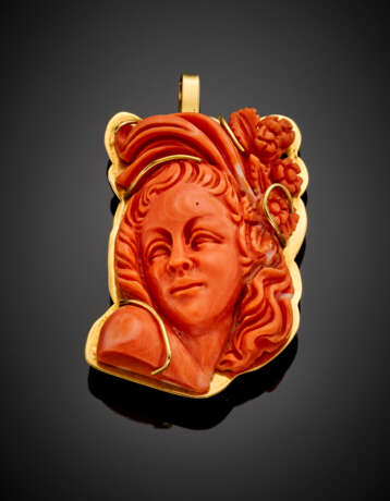 Orange carved coral yellow gold pendant/brooch - photo 1