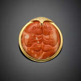 Orange variegated carved coral and diamond yellow gold fish brooch - photo 1
