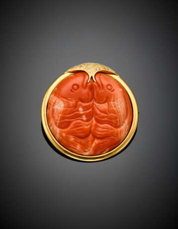 Orange variegated carved coral and diamond yellow gold fish brooch - photo 1