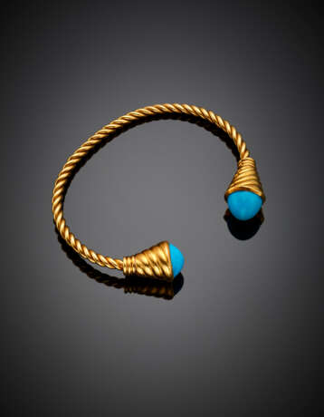 Yellow twisted gold bangle with turquoise paste - фото 1