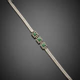 White gold bracelet with three emerald and diamond clusters - Foto 1