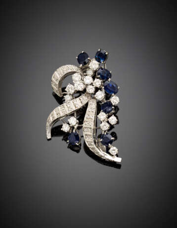 White gold diamond in all ct. 1.70 circa and sapphire brooch - фото 1