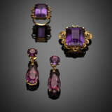 Bi-coloured gold amethyst jewellery set comprising a ring size 11/51 and a cm 2.90 circa clip brooch together with similar pendant earrings of cm 3.80 circa - фото 1