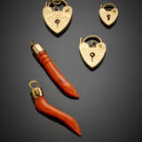 Red 9K and 18K gold lot comprising three padlock pendants and two coral lucky charms - photo 1