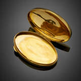 Oval yellow gold pill case with the letters "CV" on the cover - фото 2