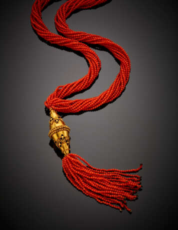 Long multi-strand orange coral bead necklace with a cm 13 circa yellow openwork gold lozenge central and coral tassel - Foto 2
