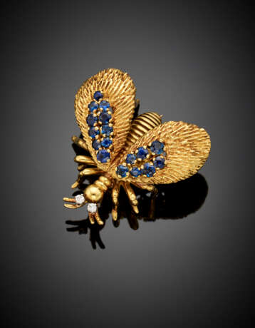 Yellow gold insect brooch accented with diamonds and sapphires - фото 1