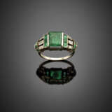 Emerald and diamond silver ring centered by a ct. 1.30 circa rectangular emerald - Foto 1