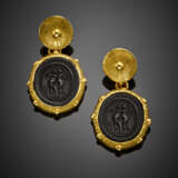 Yellow textured gold black carved paste pendant earrings - фото 1