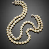 Two strand mm8.50/9.80 circa freshwater cultured pearl necklace with white gold diamond clasp - фото 1