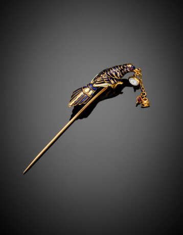 Yellow gold and enamel magpie pin with jewels in the beak - фото 1