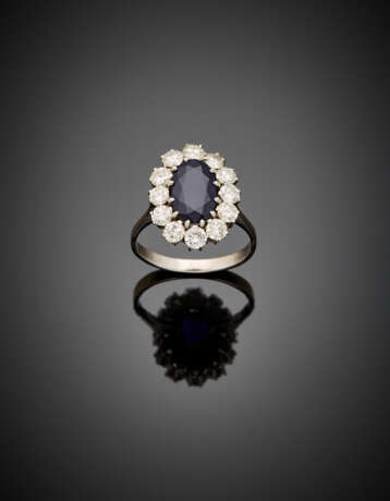 Oval ct. 2.10 circa sapphire and diamond white gold cluster ring - photo 1