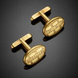 Yellow partly chiseled gold oval cufflinks - Foto 1