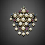 White 14K gold diamond accented brooch set with gems and pendant pearls from mm 5.75 to mm 7.30 circa - Foto 1
