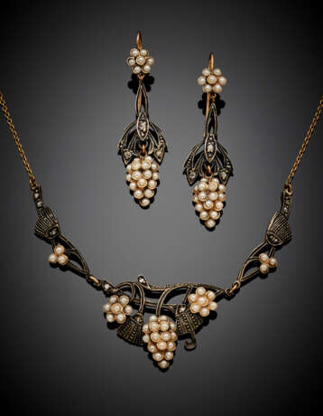 Silver and 9K gold seedpearl jewellery set comprising a lenght cm 39 circa necklace and lenght cm 5.40 pendant earrings - photo 1