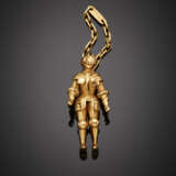 Yellow gold keyring with suit of armour pendant - фото 1