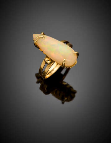Pear shape mm 21.35x8.20x6.80 circa opal yellow gold ring - photo 1