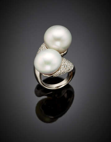White mm 15.25 circa South Sea pearl and round brilliant cut diamond white gold crossover ring - Foto 1