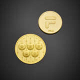 Yellow gold lot comprising a medal of "Lega Nazionale professionisti" - Foto 1