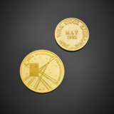 Yellow gold lot comprising a medal of "Lega Nazionale professionisti" - Foto 2