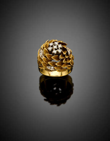 Bi-coloured gold diamond leaf ring - фото 1