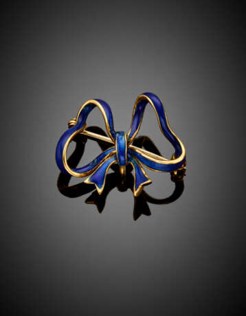 Yellow gold blue enamel bow brooch - фото 1