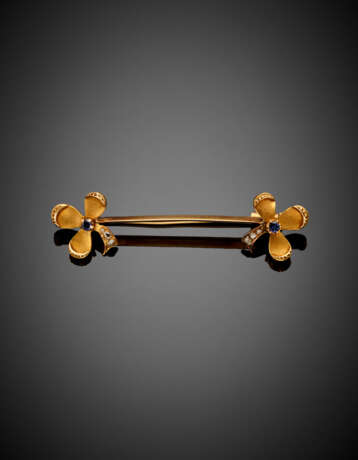 Yellow gold two clover brooch accented with diamonds and sapphires - фото 1