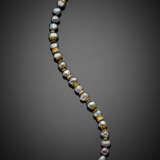 Irregular grey pearl bracelet with yellow gold clasp and spacers - фото 1