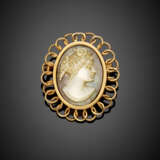 Yellow gold mother-of-pearl cameo ring - photo 1