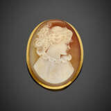 Yellow gold and shell cameo brooch/pendant - photo 1