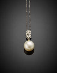 White 9K gold mm 14 circa cultured pearl and diamond pendant with adjustable white 18K gold chain of cm 45 circa