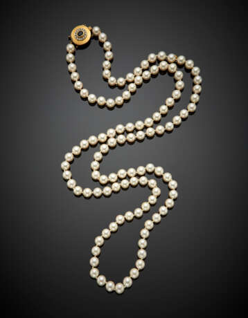 Long mm 7/7.50 circa cultured pearl necklace with bi-coloured gold diamond and sapphire clasp - фото 1