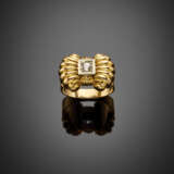 Yellow gold bow ring with diamond on the knot - Foto 1