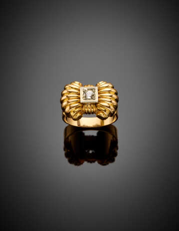 Yellow gold bow ring with diamond on the knot - фото 1