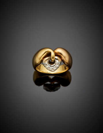 Yellow gold ring with small white gold diamond pendant heart - Foto 1