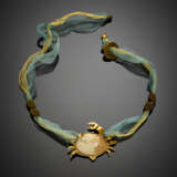 Yellow gold and shell crab central with cloth necklace of cm 51 circa - photo 1