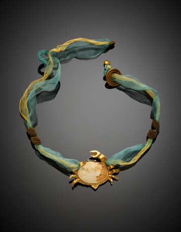 Yellow gold and shell crab central with cloth necklace of cm 51 circa - фото 1