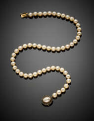 Cultured mm 7.50/7.80 circa pearl necklace with silver and gold mother-of-pearl and rose cut diamond clasp