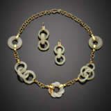 Yellow gold and carved jadeite jewellery set comprising cm 42 circa necklace and cm 5.50 circa pendant earrings - фото 1