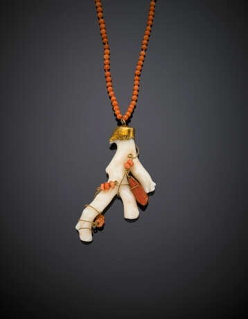 Pink coral necklace with pink and white coral pendant yellow gold details and clasp - photo 1