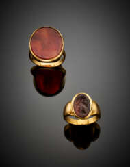 Lot of two yellow gold rings one with a carnelian intaglio and the other with an agate