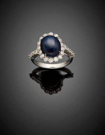 Oval ct. 7.74 circa star sapphire and diamond white gold cluster ring - Foto 1