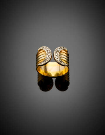 Three colour gold ring accented with diamonds - Foto 1