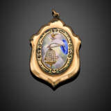 *9K chiseled gold with enamelled plaque pendant locket - фото 1