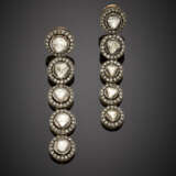 Two slightly different silver and 9K gold ear pendants set with irregular flat and round diamonds - Foto 1
