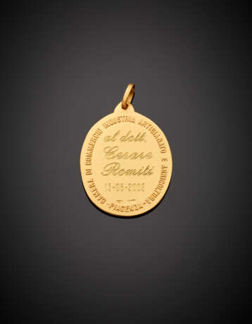 Yellow glazed gold medal pendant by the Piacenza "Camera di Commercio Industria e Artigianato" - photo 1