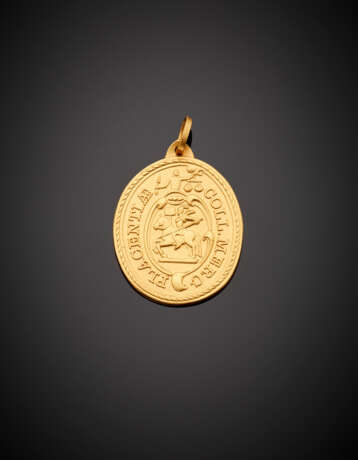 Yellow glazed gold medal pendant by the Piacenza "Camera di Commercio Industria e Artigianato" - фото 2